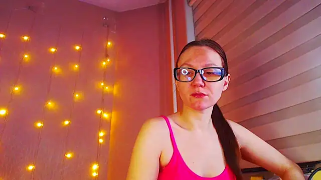 Snapshot of MelanyOx chatting on 02.16.25 MelanyOx online show from 02.16.25