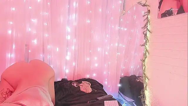 Snapshot of NattSumi chatting on 02.18.25 NattSumi online show from 02.18.25