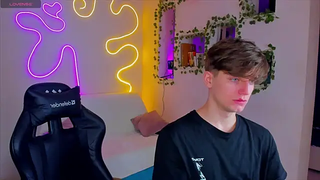 RobertAndLinela online show from 01.22.25