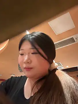 Snapshot of Happyou2 chatting on 02.22.25 Happyou2 online show from 02.22.25