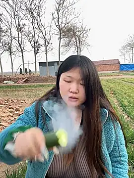 Snapshot of Happyou2 chatting on 03.05.25 Happyou2 online show from 03.05.25