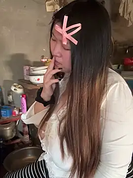 Snapshot of Happyou2 chatting on 03.14.25 Happyou2 online show from 03.14.25