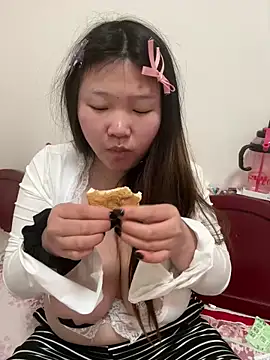 Snapshot of Happyou2 chatting on 03.14.25 Happyou2 online show from 03.14.25