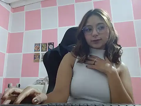 Paulina mosh online show from 02.22.25