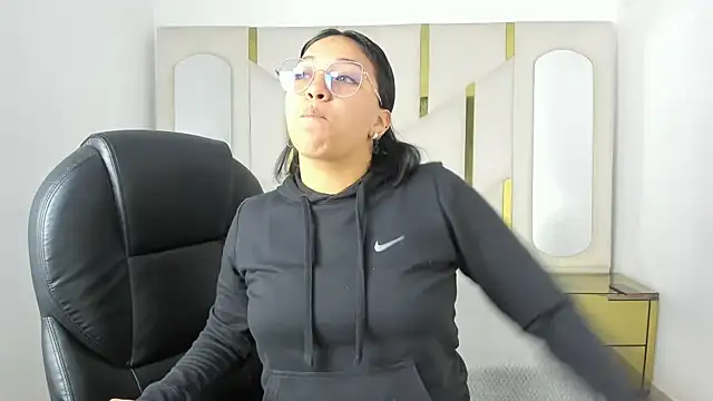 Snapshot of IsabellRodriguez18 chatting on 11.10.25 IsabellRodriguez18 online show from 11.10.25