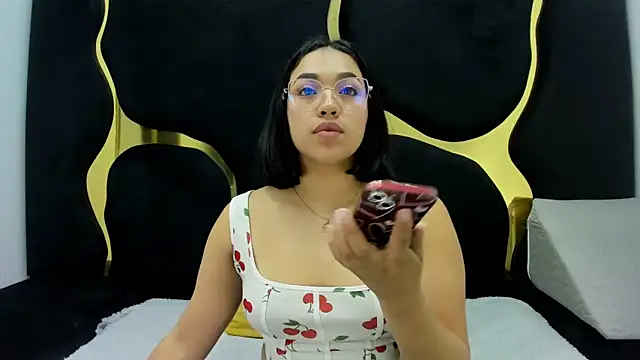 Snapshot of IsabellRodriguez18 chatting on 11.11.25 IsabellRodriguez18 online show from 11.11.25