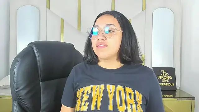 Snapshot of IsabellRodriguez18 chatting on 11.14.25 IsabellRodriguez18 online show from 11.14.25