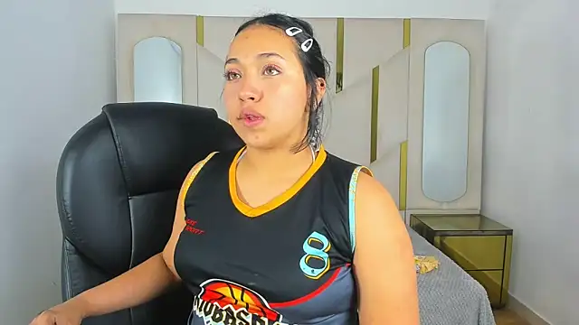 Snapshot of IsabellRodriguez18 chatting on 11.25.25 IsabellRodriguez18 online show from 11.25.25