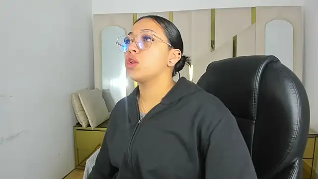 Snapshot of IsabellRodriguez18 chatting on 11.29.25 IsabellRodriguez18 online show from 11.29.25