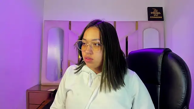 IsabellRodriguez18 online show from 04.10.26