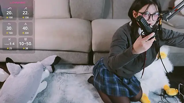 Yu UwU  online show from 02.13.25