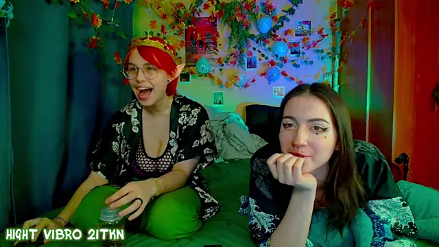 Snapshot of TrickyKitsune chatting on 11.13.25 TrickyKitsune online show from 11.13.25