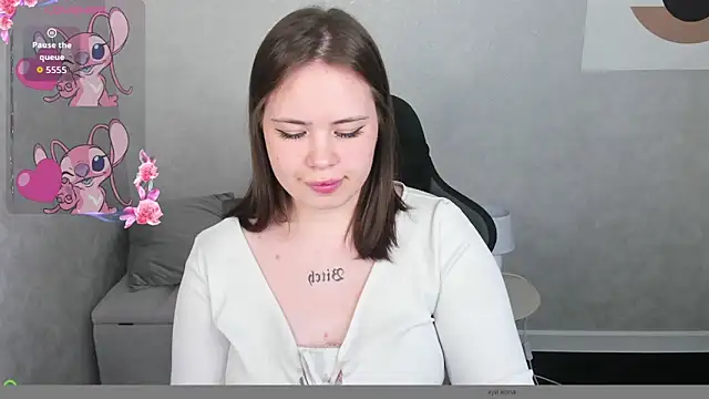 Snapshot of EricaElliott chatting on 09.30.25 EricaElliott online show from 09.30.25