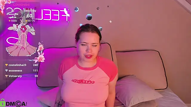 Snapshot of EricaElliott chatting on 10.30.25 EricaElliott online show from 10.30.25