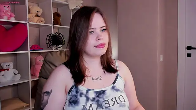 Snapshot of EricaElliott chatting on 11.18.25 EricaElliott online show from 11.18.25