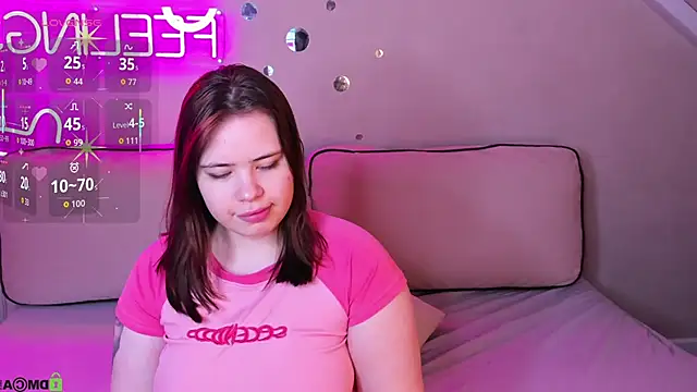 Snapshot of EricaElliott chatting on 12.04.25 EricaElliott online show from 12.04.25