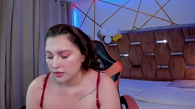 Snapshot of LunaPleasure chatting on 10.06.25 LunaPleasure online show from 10.06.25