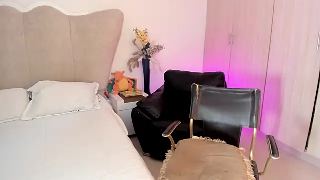 rachaeldeckard   online show from 10.21.25