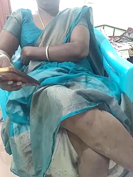 Snapshot of Tamil_roja69 chatting on 02.13.25 Tamil roja69 online show from 02.13.25