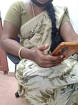 Snapshot of Tamil_roja69 chatting on 10.31.25 Tamil roja69 online show from 10.31.25