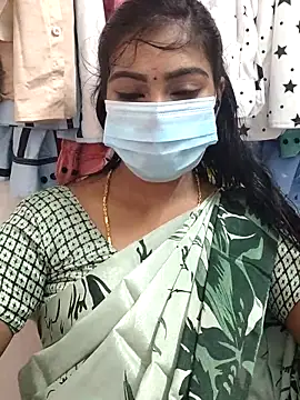 Snapshot of meena_27 chatting on 02.14.25 meena 27 online show from 02.14.25