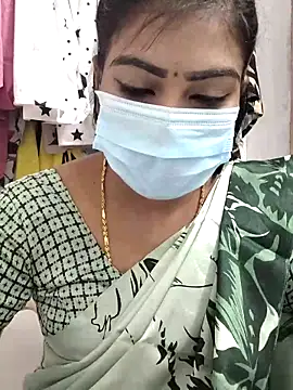 Snapshot of meena_27 chatting on 02.14.25 meena 27 online show from 02.14.25