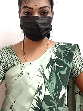 Snapshot of meena_27 chatting on 09.16.25 meena 27 online show from 09.16.25