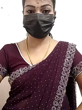 Snapshot of meena_27 chatting on 10.18.25 meena 27 online show from 10.18.25