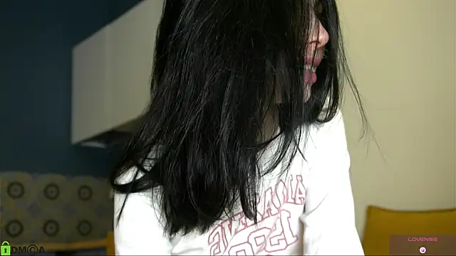 Snapshot of LittleOriana chatting on 06.03.26 LittleOriana online show from 06.03.26
