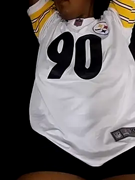 Snapshot of Queen-BD chatting on 10.25.25 Queen-BD online show from 10.25.25