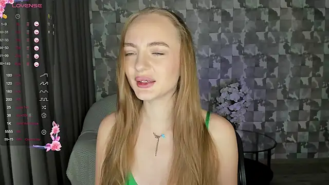 Snapshot of A_delina chatting on 01.05.25 A delina online show from 01.05.25