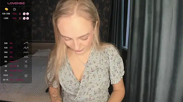 Snapshot of A_delina chatting on 10.03.25 A delina online show from 10.03.25