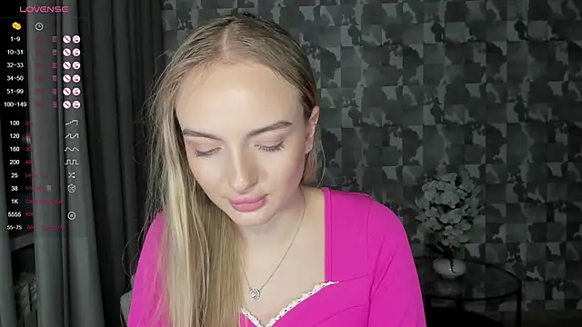 Snapshot of A_delina chatting on 11.20.25 A delina online show from 11.20.25