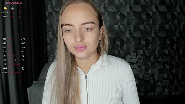 Snapshot of A_delina chatting on 11.28.25 A delina online show from 11.28.25