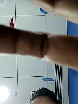 Snapshot of carria_homes chatting on 12.27.24 carria homes online show from 12.27.24