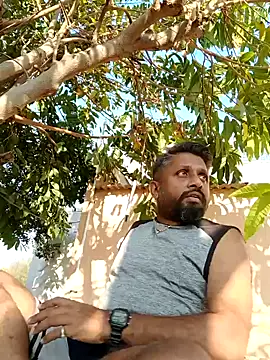 Snapshot of carria_homes chatting on 01.29.25 carria homes online show from 01.29.25