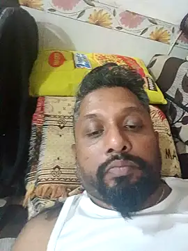 Snapshot of carria_homes chatting on 02.05.25 carria homes online show from 02.05.25