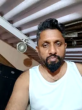 Snapshot of carria_homes chatting on 02.05.25 carria homes online show from 02.05.25