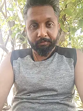 Snapshot of carria_homes chatting on 02.23.25 carria homes online show from 02.23.25