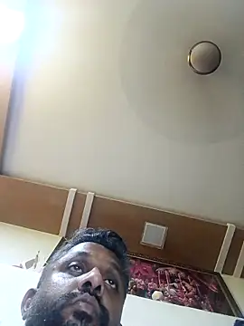 Snapshot of carria_homes chatting on 11.11.25 carria homes online show from 11.11.25