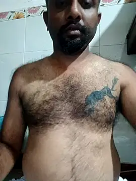 Snapshot of carria_homes chatting on 11.13.25 carria homes online show from 11.13.25