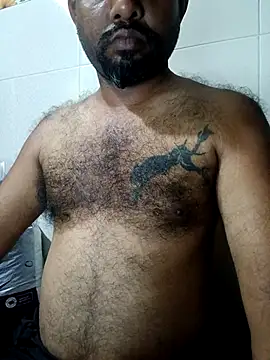 Snapshot of carria_homes chatting on 11.17.25 carria homes online show from 11.17.25