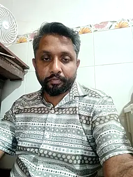 Snapshot of carria_homes chatting on 11.24.25 carria homes online show from 11.24.25