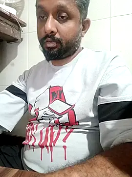 Snapshot of carria_homes chatting on 11.25.25 carria homes online show from 11.25.25