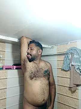 Snapshot of carria_homes chatting on 11.30.25 carria homes online show from 11.30.25