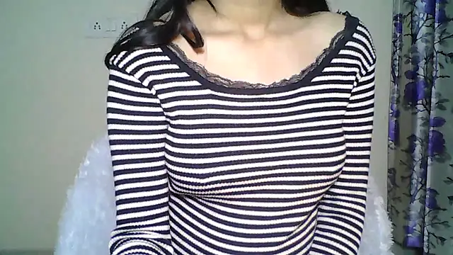 Snapshot of Naughty_Nayra chatting on 11.27.25 Naughty Nayra online show from 11.27.25