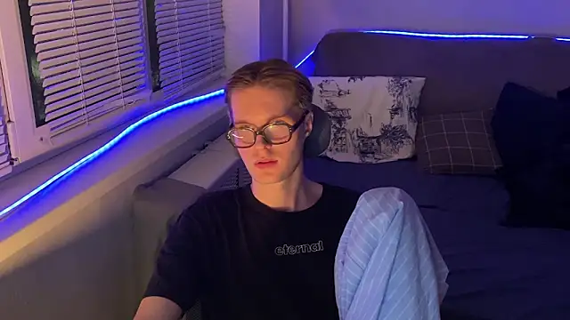 Leonnextdoor online show from 01.07.26