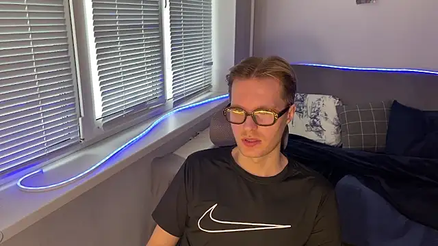 Leonnextdoor online show from 01.09.26