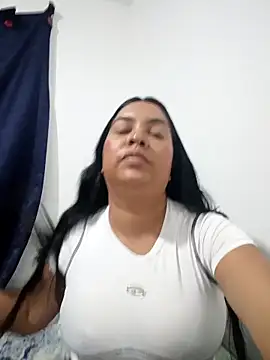 Snapshot of Brendabluee chatting on 12.16.25 Brendabluee online show from 12.16.25