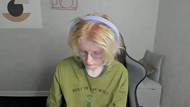 Snapshot of ElizabethHarpper chatting on 09.16.25 ElizabethHarpper online show from 09.16.25